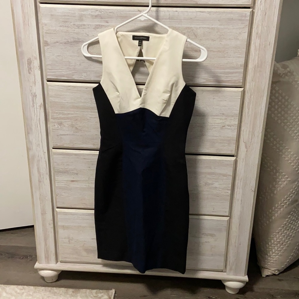 Colorblock dress. Cream, navy and black